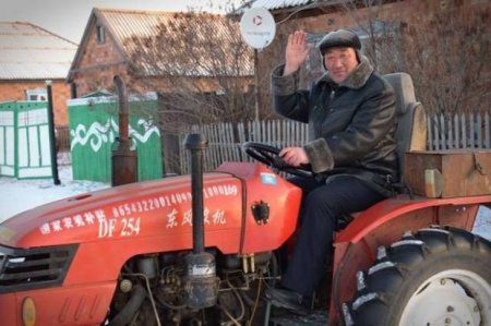 Үйге барар жол: оралман Қытайдан Қазақстанға дейін трактормен бір апта жүріп келді