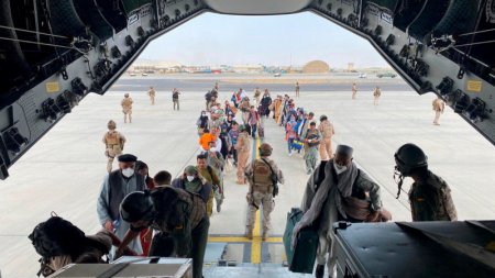 Кабулдан Алматыға 100-ге жуық адам эвакуацияланды